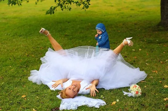 Photo: likesharetweet.com 37 Wedding Photo Fails You Have to See to Believe
